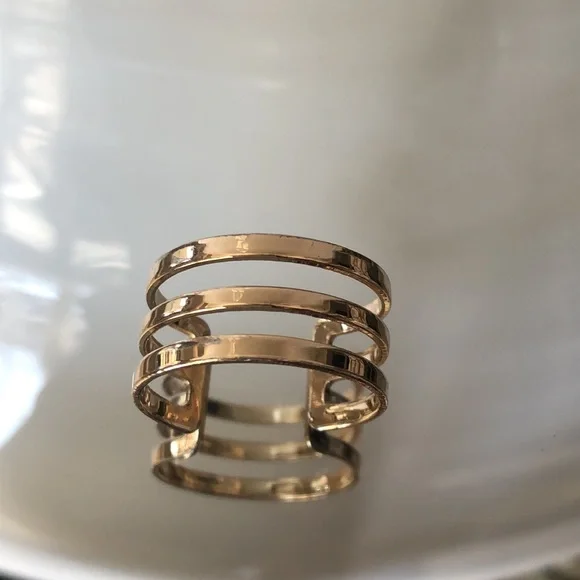 Ring - Picture 3 of 4